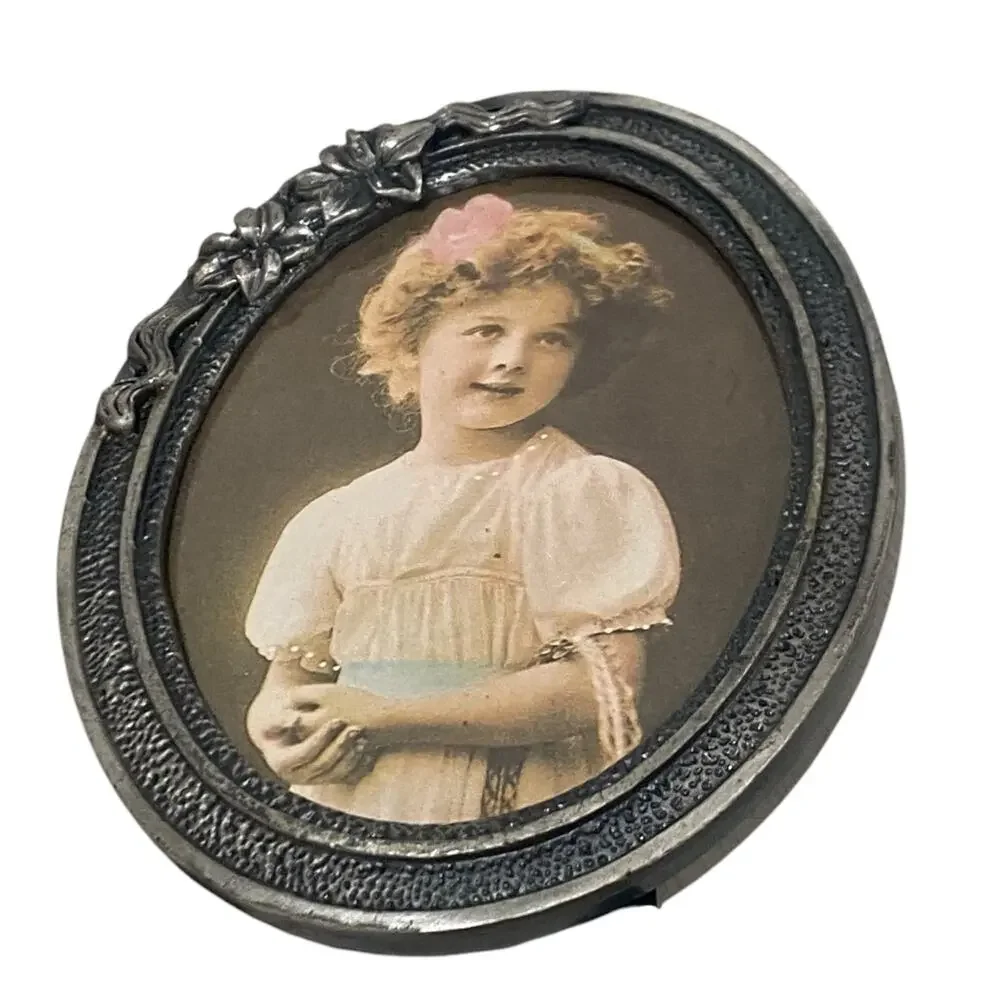 NWOT Vintage Floral Ornate INTERPUR Pewter Oval Photo Frame - Made in Taiwan